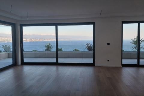 Opatija - luksuzni stan s vlastitim bazenom i panoramskim pogledom na Kvarner