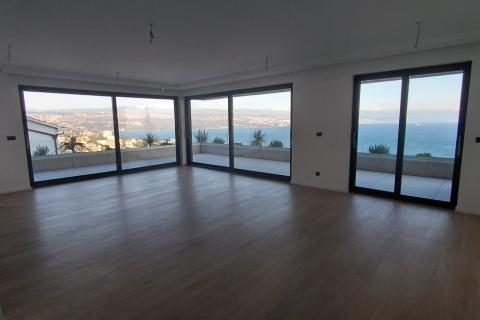 Opatija - luksuzni stan s vlastitim bazenom i panoramskim pogledom na Kvarner