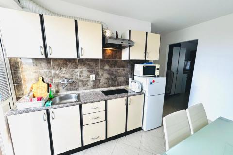 Novi Vinodolski-apartman sa terasom i parkirnim mjestom