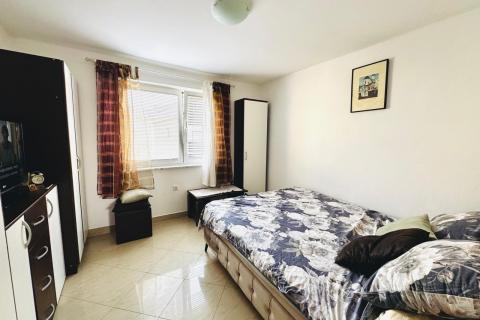 Novi Vinodolski-apartman sa terasom i parkirnim mjestom