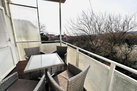 Novi Vinodolski-apartman sa terasom i parkirnim mjestom