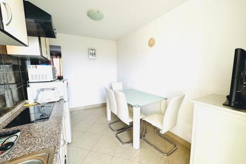 Novi Vinodolski-apartman sa terasom i parkirnim mjestom