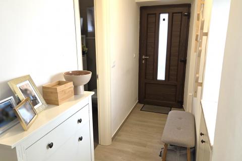 PAZIN, okolica- stan sa dvije spavaće sobe i garsonijera