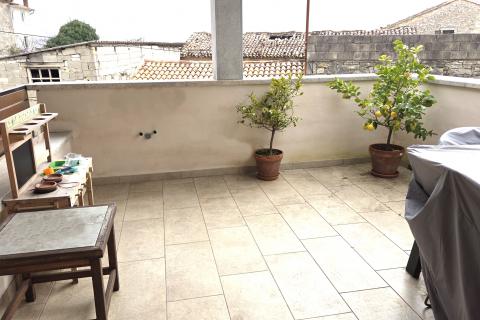 PAZIN, okolica- stan sa dvije spavaće sobe i garsonijera