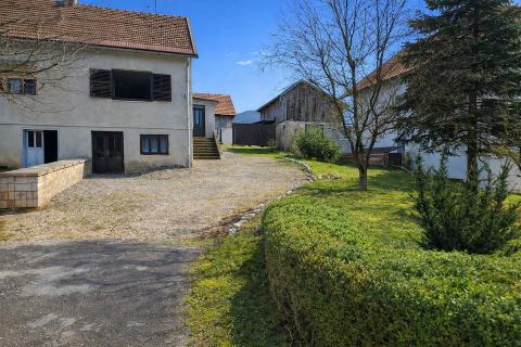 Ogulin, Jezero sabljaci, dvojna kuća s pomoćnim objektima