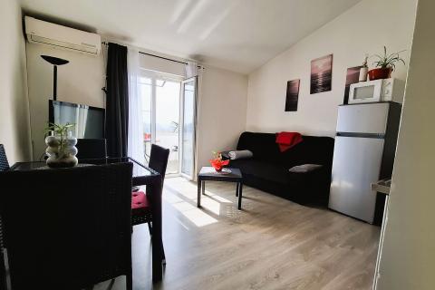 Novigrad, dvosoban stan s terasom i pogledom na more 34, 48 m2