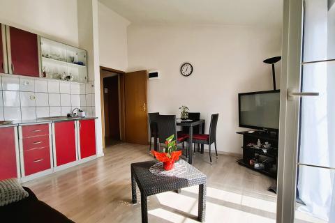 Novigrad, dvosoban stan s terasom i pogledom na more 34, 48 m2