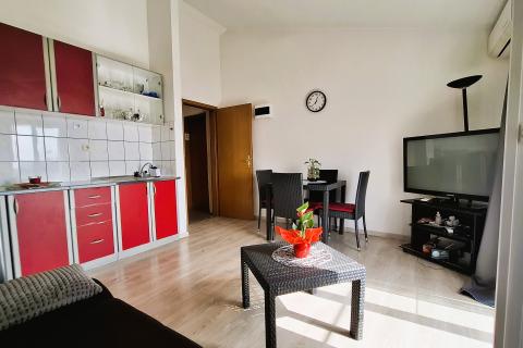 Novigrad, dvosoban stan s terasom i pogledom na more 34, 48 m2