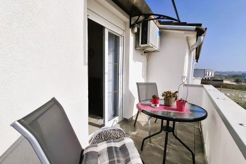 Novigrad, dvosoban stan s terasom i pogledom na more 34, 48 m2