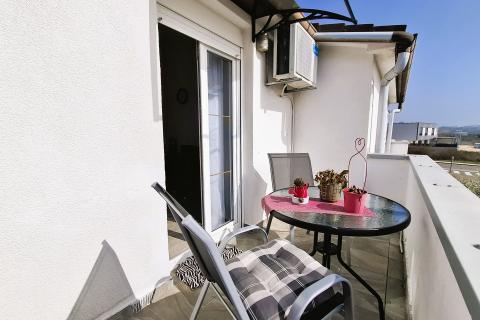 Novigrad, dvosoban stan s terasom i pogledom na more 34, 48 m2