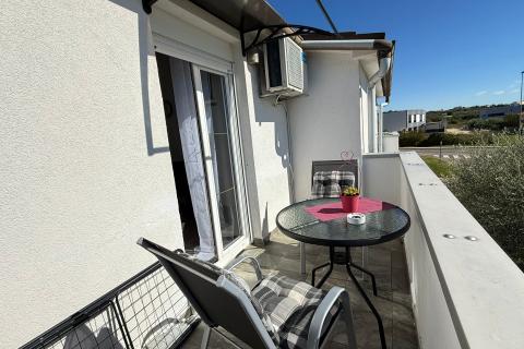 Novigrad, dvosoban stan s terasom i pogledom na more 34, 48 m2