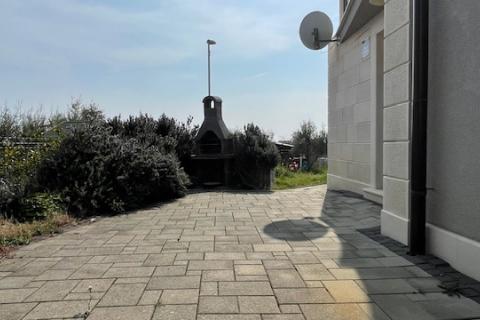 Krk-grad,atraktivan stan s vrtom i pogledom na more