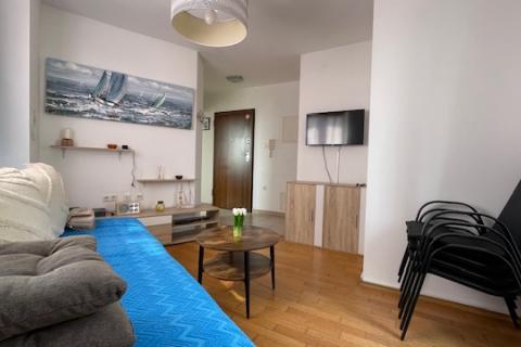 Krk-grad,atraktivan stan s vrtom i pogledom na more