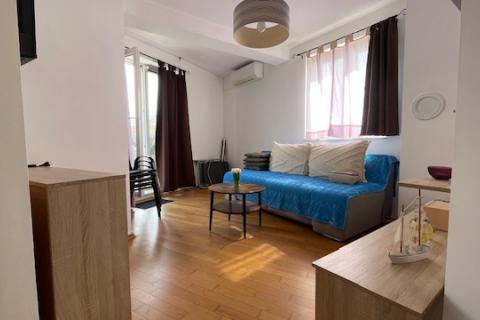 Krk-grad,atraktivan stan s vrtom i pogledom na more