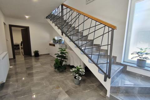 Ogulin, moderna kuća s 5 stambenih jedinica