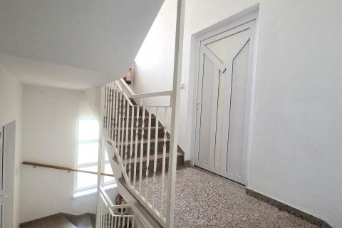 Istra,Karigador-Stan 100 m od mora, 2 sobe, balkon