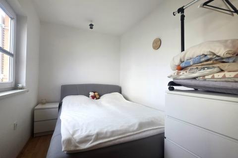 Istra,Karigador-Stan 100 m od mora, 2 sobe, balkon