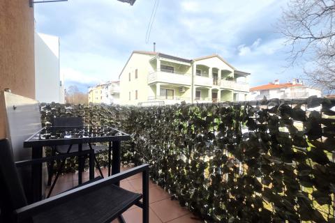 Istra,Karigador-Stan 100 m od mora, 2 sobe, balkon