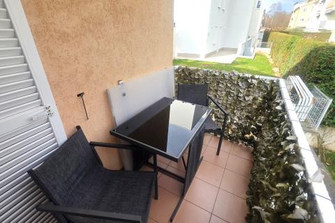 Istra,Karigador-Stan 100 m od mora, 2 sobe, balkon
