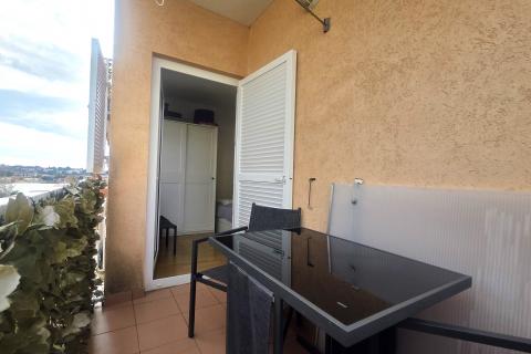 Istra,Karigador-Stan 100 m od mora, 2 sobe, balkon