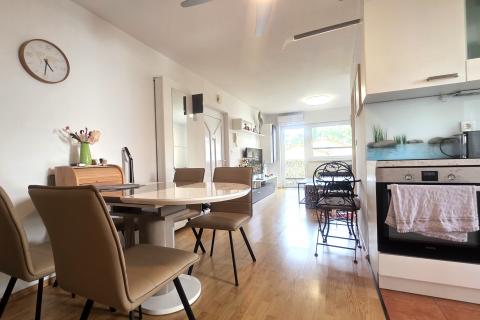 Istra,Karigador-Stan 100 m od mora, 2 sobe, balkon