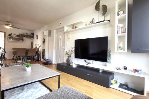 Istra,Karigador-Stan 100 m od mora, 2 sobe, balkon