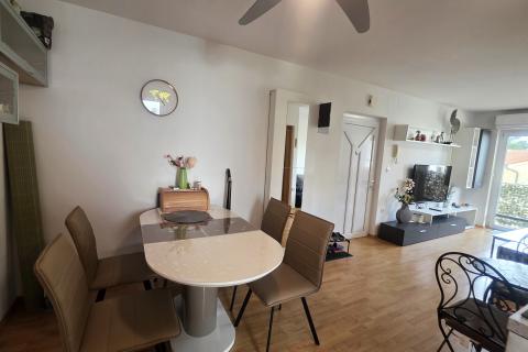 Istra,Karigador-Stan 100 m od mora, 2 sobe, balkon