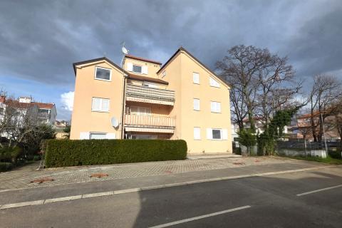 Istra,Karigador-Stan 100 m od mora, 2 sobe, balkon