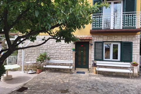 Opatija, Veprinac - samostojeća kuća s dva stana