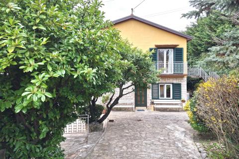 Opatija, Veprinac - samostojeća kuća s dva stana