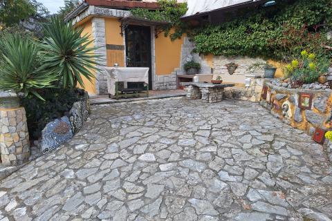 Opatija, Veprinac - samostojeća kuća s dva stana