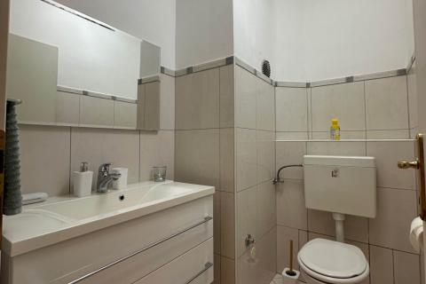 Rijeka, centar - poslovni prostor, stan 1 kat