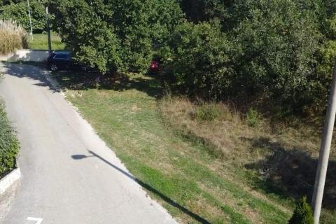 POREČ-poljoprivredno zemlji&scaron;te na rubu građevinske zone