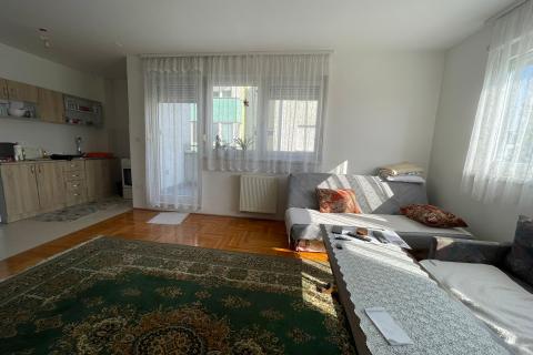 Zagreb, Kamenarka &ndash; dvosoban stan s balkonom