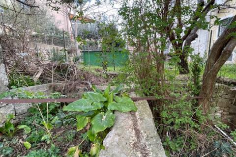 Krk, Punat - staro mestno jedro, hi&scaron;a z dvori&scaron;čem in konobo, blizu morja