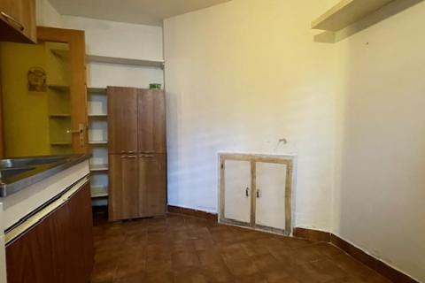 Krk, Punat - staro mestno jedro, hi&scaron;a z dvori&scaron;čem in konobo, blizu morja