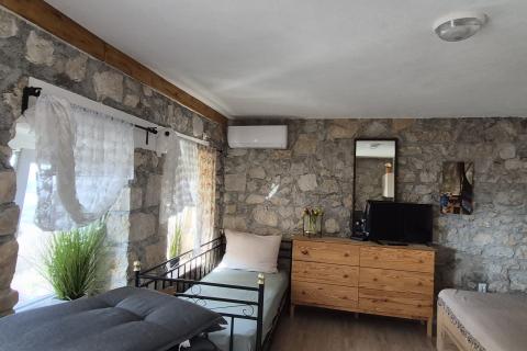 Crikvenica- Grižane,  studio apartmani  u kamenoj kući