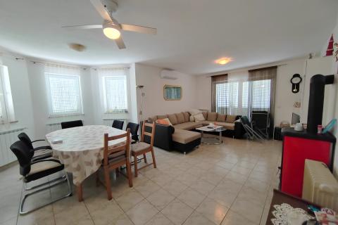 Дом Malinska, Malinska-Duba&scaron;nica, 243m2