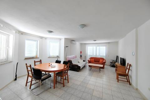 Дом Malinska, Malinska-Duba&scaron;nica, 243m2