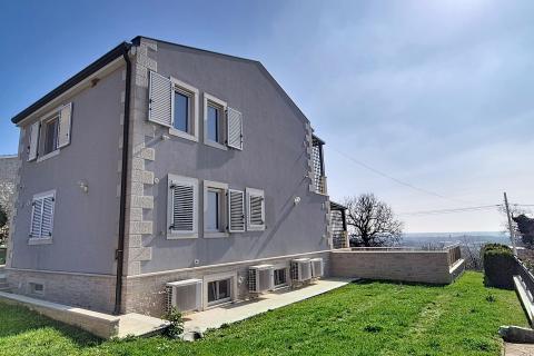 Istra, Ka&scaron;telir-Labinci - samostojeća kuća sa 3 stana, pogled more