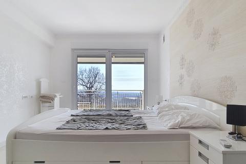 Istra, Ka&scaron;telir-Labinci - samostojeća kuća sa 3 stana, pogled more