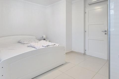 Istra, Ka&scaron;telir-Labinci - samostojeća kuća sa 3 stana, pogled more