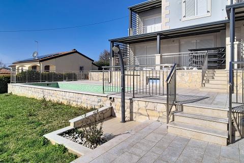 Istra, Ka&scaron;telir-Labinci - samostojeća kuća sa 3 stana, pogled more