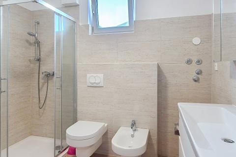 Istra, Ka&scaron;telir-Labinci - samostojeća kuća sa 3 stana, pogled more