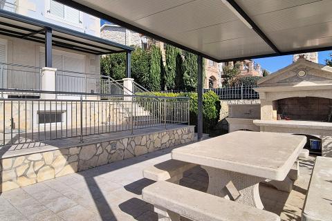 Istra, Ka&scaron;telir-Labinci - samostojeća kuća sa 3 stana, pogled more