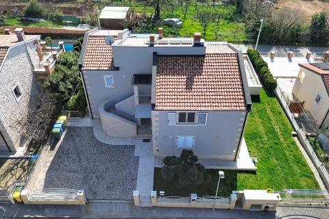 Istra, Ka&scaron;telir-Labinci - samostojeća kuća sa 3 stana, pogled more