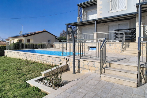 Istra, Ka&scaron;telir-Labinci - samostojeća kuća sa 3 stana, pogled more