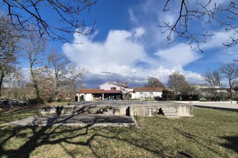 Bouwgrond Tinjan, 922m2