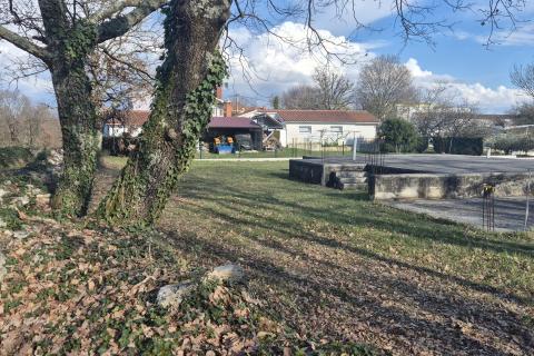 Bouwgrond Tinjan, 922m2