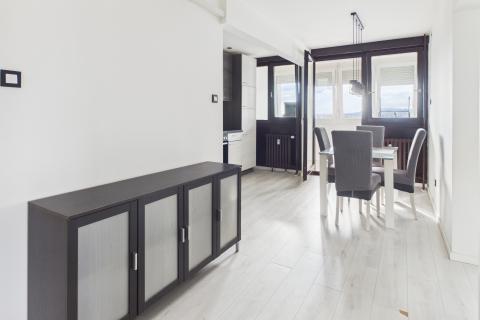 Zagreb, Travno, 66 m2 ,dvosoban stan s lođom, adaptiran